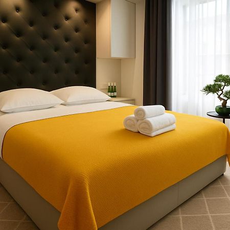 Miodowy Apartament Z Balkonem, Hustawka, Garazem I Faktura Rzeszów Esterno foto